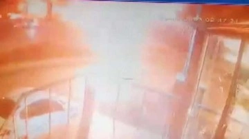 Patlama ile başladı: Arnavutköy'de kauçuk fabrikası alev alev yandı!