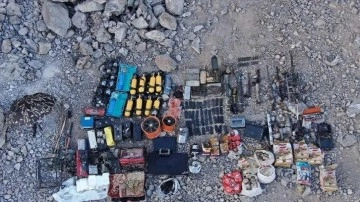Pençe-Kilit bölgesinde PKK'ya ait çok sayıda silah ve mühimmat ele geçirildi