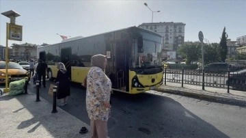 Pendik'te arızalanan İETT otobüsü yolda kaldı