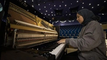 Piyanonun 'farklı' sesi deneysel teknikleri dinleyicilerin beğenisine sunuyor