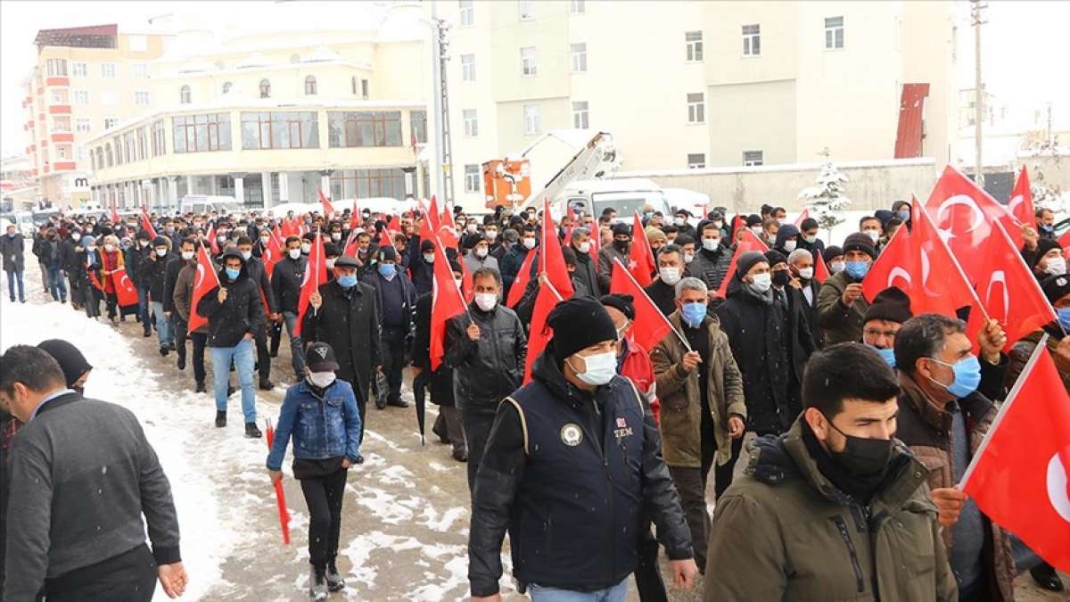 PKK'nın Gara'da 13 Türk vatandaşını şehit etmesine tepki amacıyla Van'da yürüyüş düze