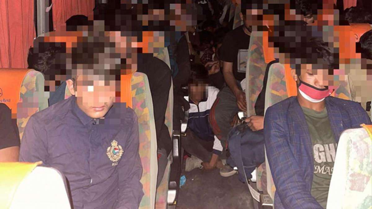 Polis ekipleri şüphelenince durdurdu! İstanbul'un dibinde 68 Afgan göçmen yakalandı