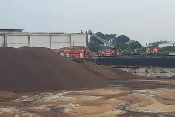 Prina fabrikasında çıkan yangın, büyümeden söndürüldü