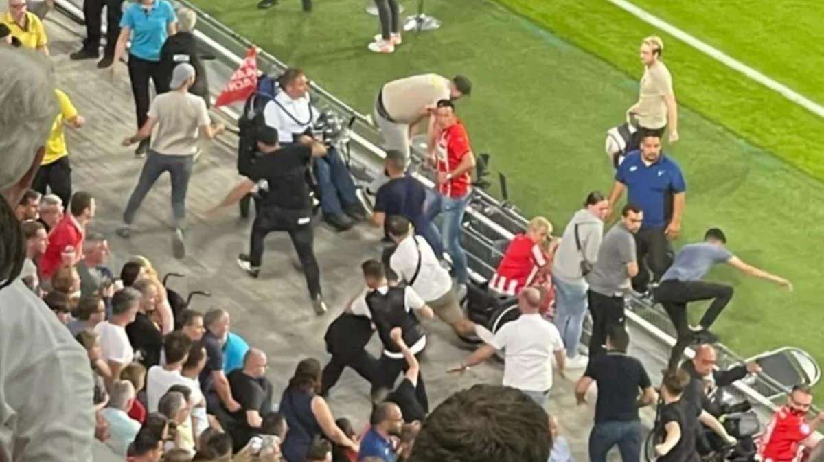 PSV-Galatasaray maçında ortalık karıştı! Temsilcimize çirkin saldırı