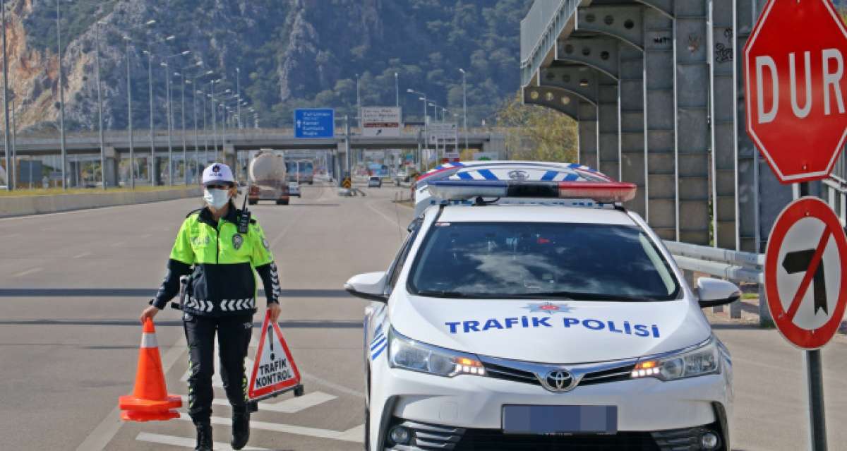 Radar kurnazlarının oyunlarına trafik polislerden uygulamalı yanıt