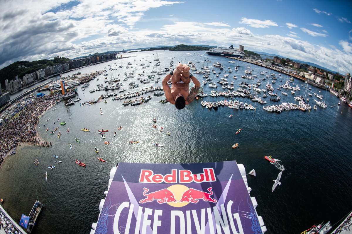Red Bull Cliff Diving'in Oslo ayağında kazanan Popovici oldu