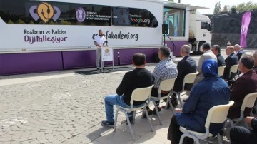 'Restoran ve Kafeler Dijitalleşiyor' projesi eğitim tırı Gaziantep'te