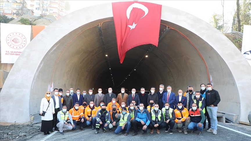 Rize'de '70 yıllık rüya' Salarha Tüneli'nin 2 bin 977 metre uzunluğundaki ilk tü