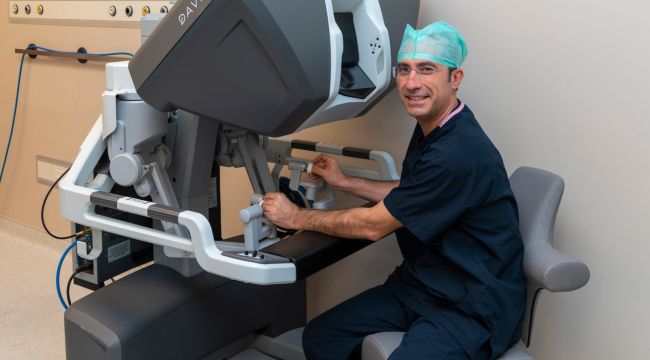 Robotik Cerrahi Uygulaması Ameliyatlarda Başarı Oranını Artırıyor