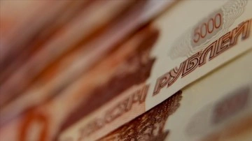 Rus b&uuml;t&ccedil;esi ilk &ccedil;eyrekte 2,4 trilyon ruble a&ccedil;ık verdi