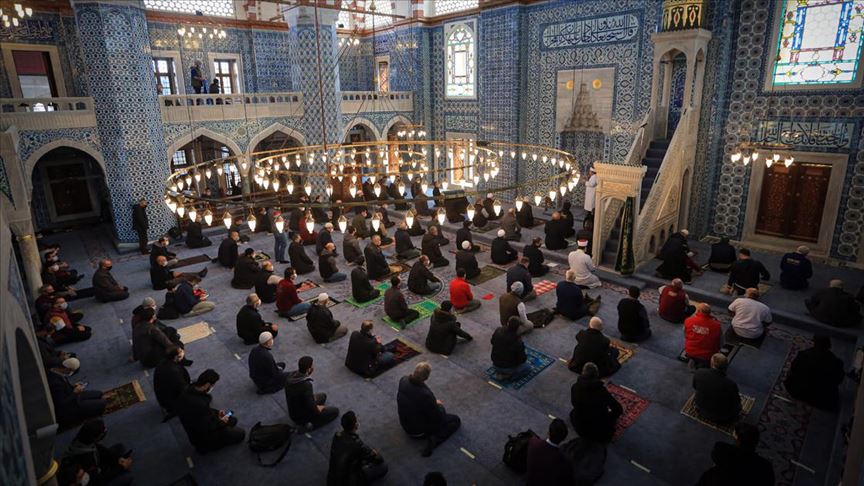 Rüstem Paşa Camisi cuma namazıyla ibadete açıldı
