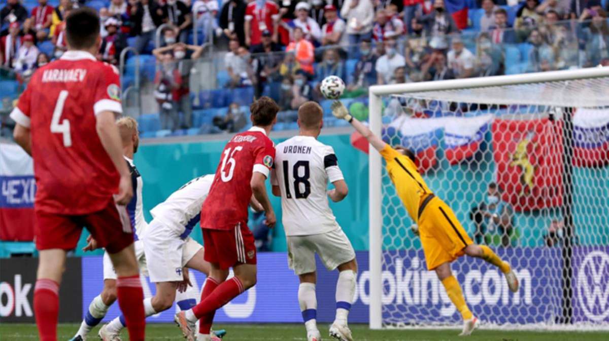Rusya, Aleksey Miranchuk'un attığı şık golle Finlandiya'dan 3 puan aldı