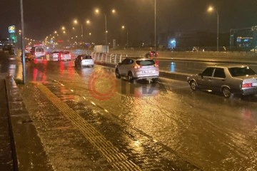 Sağanak nedeniyle kapatılan Kahramanmaraş-Kayseri &ccedil;evre yolu kontroll&uuml; trafiğe a&ccedil;ıldı