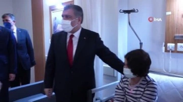 Sağlık Bakanı Fahrettin Koca minik hastaları ziyaret etti