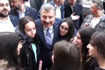 Sağlık Bakanı Fahrettin Koca, Sultangazi'de vatandaşlar buluşup sohbet etti