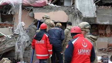 Sağlık Bakanlığı: Deprem bölgesinde toplam 146 bin 806 personel görev yapıyor