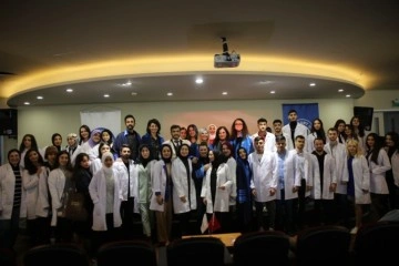 Sağlık &ouml;ğrencilerinin 'Beyaz &Ouml;nl&uuml;k' heyecanı