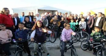 Şahin, İslahiye ve Nurdağı&rsquo;nda depremzedelerle bayramlaştı