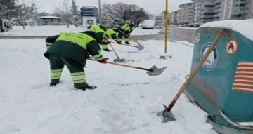 Şahinbey’de karla mücadele aralıksız sürüyor
