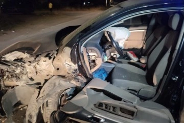 Sakarya'da otomobil duvara çarptı: 1 yaralı