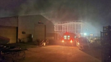 Sakarya'da traktör fabrikasındaki boyahanede çıkan yangın söndürüldü