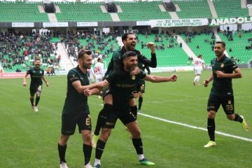 Sakaryaspor’un şampiyonluk hedefi için son 4 maç