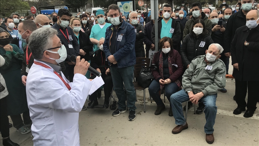 Samsun'da Kovid-19 nedeniyle yaşamını yitiren doktor gözyaşları arasında son yolculuğuna uğurla