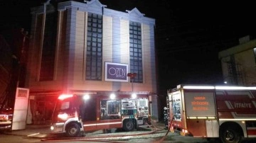 Samsun’da mefruşat mağazasının çatısında yangın