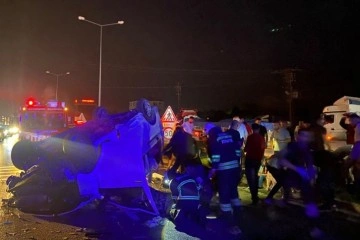 Samsun'da panelvan araç aydınlatma direğine çarptı: 7'si ağır 9 yaralı
