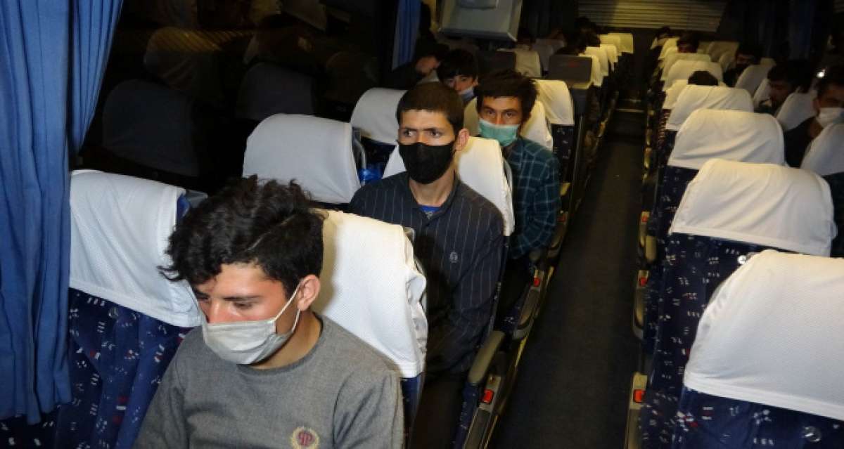 Samsun'da yolcu otobüsünde 25 kaçak göçmen ele geçti