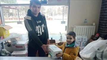 Samsunlu 5 yaşındaki Ömer harçlığıyla aldığı çikolataları deprem bölgesine gönderdi