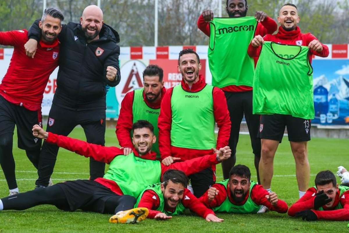 Samsunspor'da sözleşmesi biten 15 oyuncudan 9'uyla yollar ayrıldı