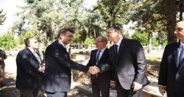 Sanayici N. Topçuoğlu mezarı başında dualarla anıldı