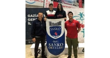 SANKO Okulları yüzücüleri bölge birincisi ve üçüncüsü oldu