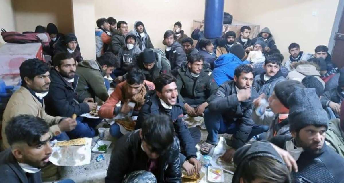 Şanlıurfa'da 82 Afgan göçmeni yakalandı: 5 gözaltı