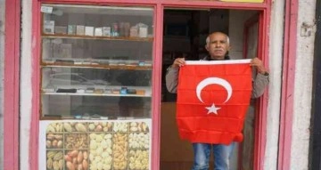 Şanlıurfa’da Çanakkale Şehitleri anısına bayrak dağıtıldı