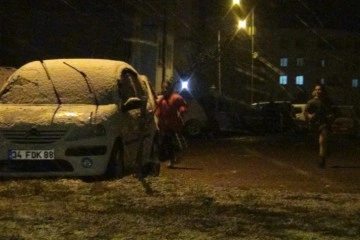 Şanlıurfa'da çocukların kar sevinci
