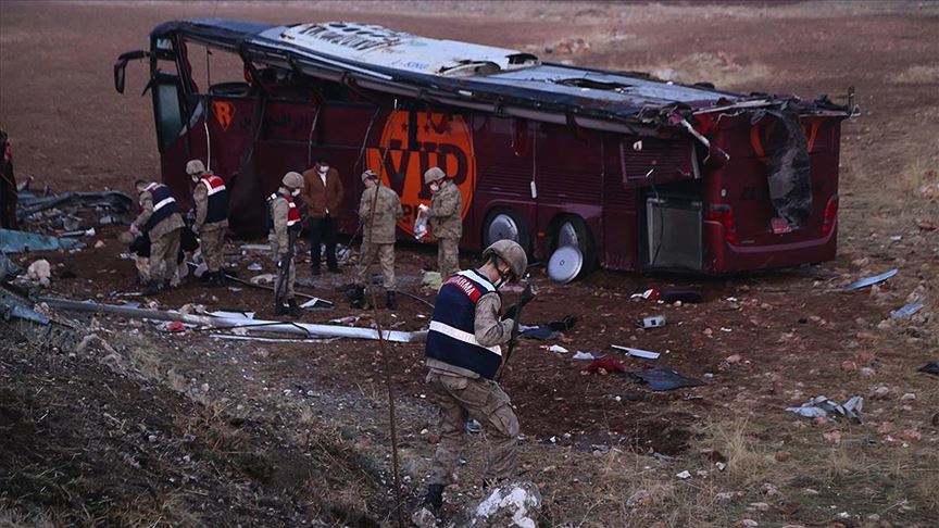 Şanlıurfa’da Irak uyrukluları taşıyan yolcu otobüsü devrildi: 29 yaralı