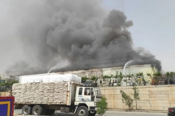 Şanlıurfa'da tekstil fabrikasında yangın kontrol altına alındı
