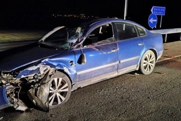 Şarkışla&rsquo;da tır ile otomobil &ccedil;arpıştı: 3 yaralı