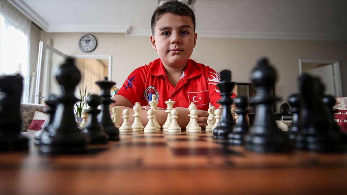 Satrançta 2011 doğumlu Yağız Kaan Erdoğmuş, Ağustos ayı Elo listesinde dünya birincisi oldu