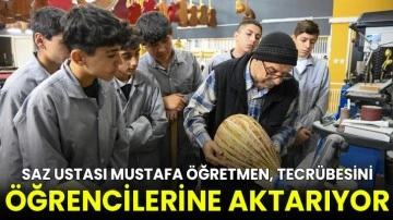 Saz yapım ustası Mustafa &ouml;ğretmen, 52 yıllık tecr&uuml;besini &ouml;ğrencilerine aktarıyor