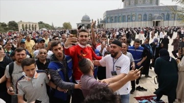 Şef Burak Özdemir'e Mescid-i Aksa'da sevgi gösterisi