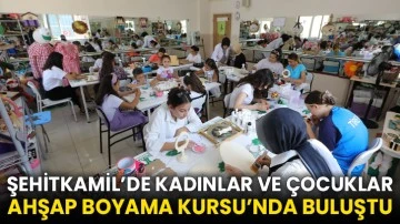 Şehitkamil’de Kadınlar ve Çocuklar Ahşap Boyama Kursu’nda Buluştu