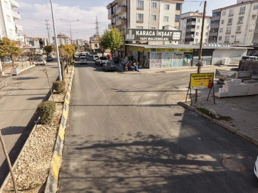 ŞEHİTKAMİL’DE YOLLAR YENİLENİYOR