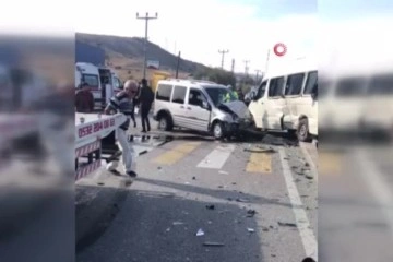 Servis minibüsünün karıştığı trafik kazasında 10 işçi yaralandı