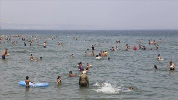 Sıcak havada deniz ve havuzlarda enfeksiyon riski