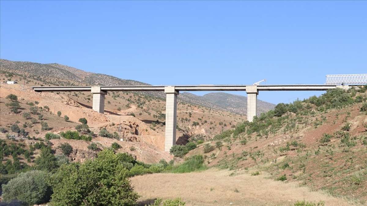 Siirt-Şırnak arası ulaşım Zarova Köprüsü ile daha konforlu hale gelecek
