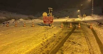 Siirt-Şırnak kara yolu kar ve tipi nedeniyle ulaşıma kapandı