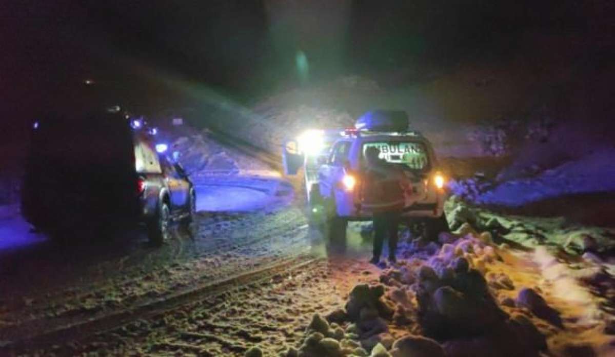 Siirt&rsquo;te kar nedeniyle mahsur kalan hasta kadın UMKE ekiplerince kurtarıldı